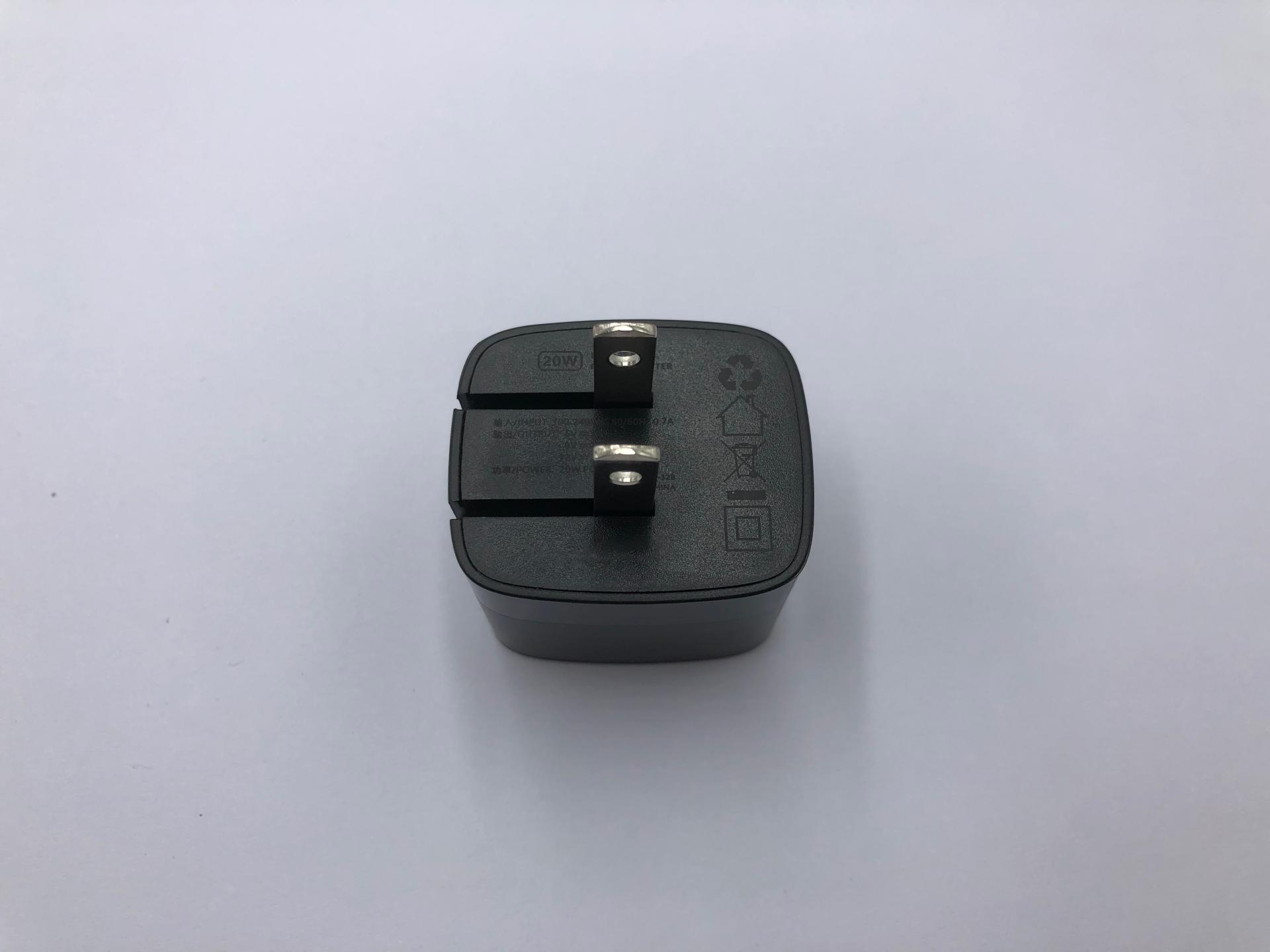 Foldable US standard pin charger